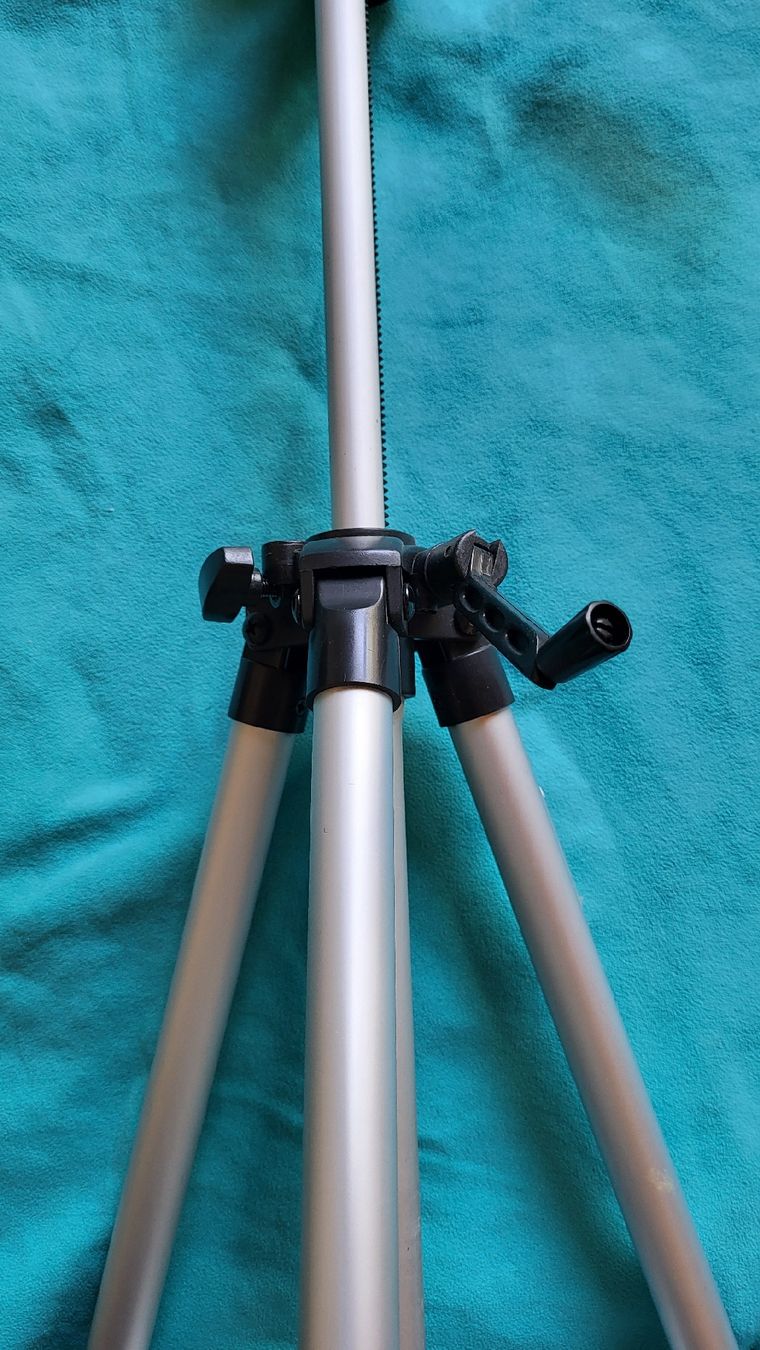 Stative & Stativköpfe: Treppiede fotografico in alluminio – Gebraucht aus Splügen von man_9l5w 2