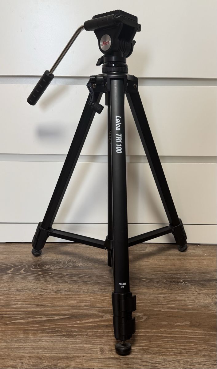 Leica Treppiedi & Teste: Leica TRI 100 Stativ mit Wechselplatte – Usato da Zürich venduto da yab_78rq