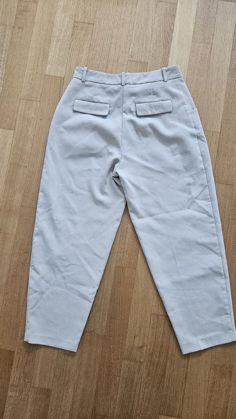 Zara Pantalons: Zara Bundfaltenhose, Beige, Grösse S – D'occasion à Wetzikon ZH par ELIVNE 2