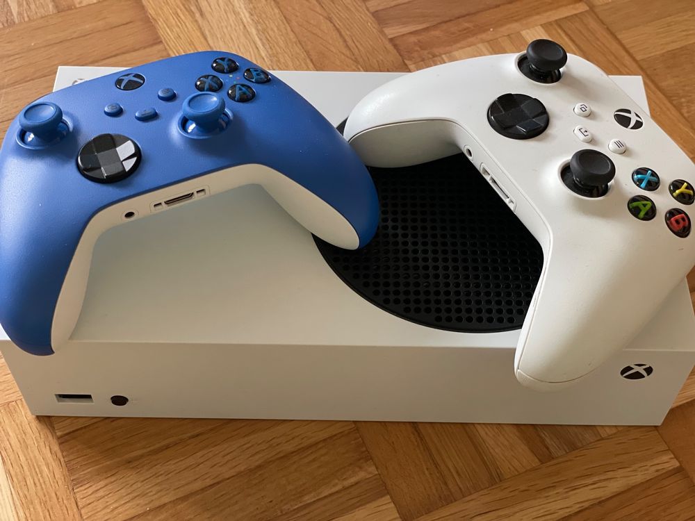 Xbox Series S mit 2 Controller | Kaufen auf Ricardo