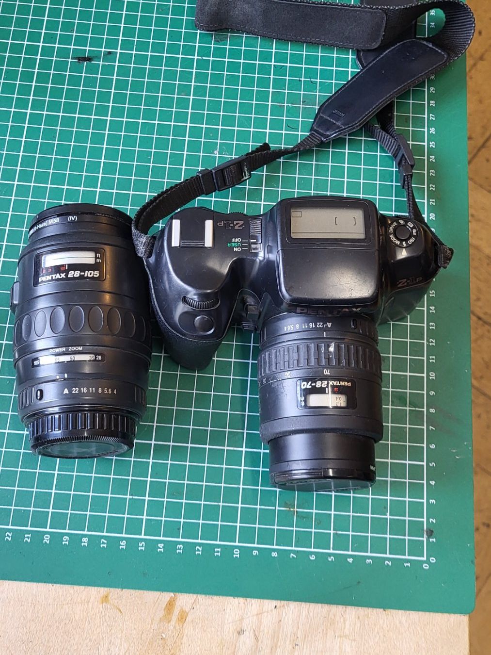 Pentax Fotocamera: Pentax Z-1p 35mm Kamera Set mit 2 Linsen – Usato da Bern venduto da FotoStrobo.ch_Outlet