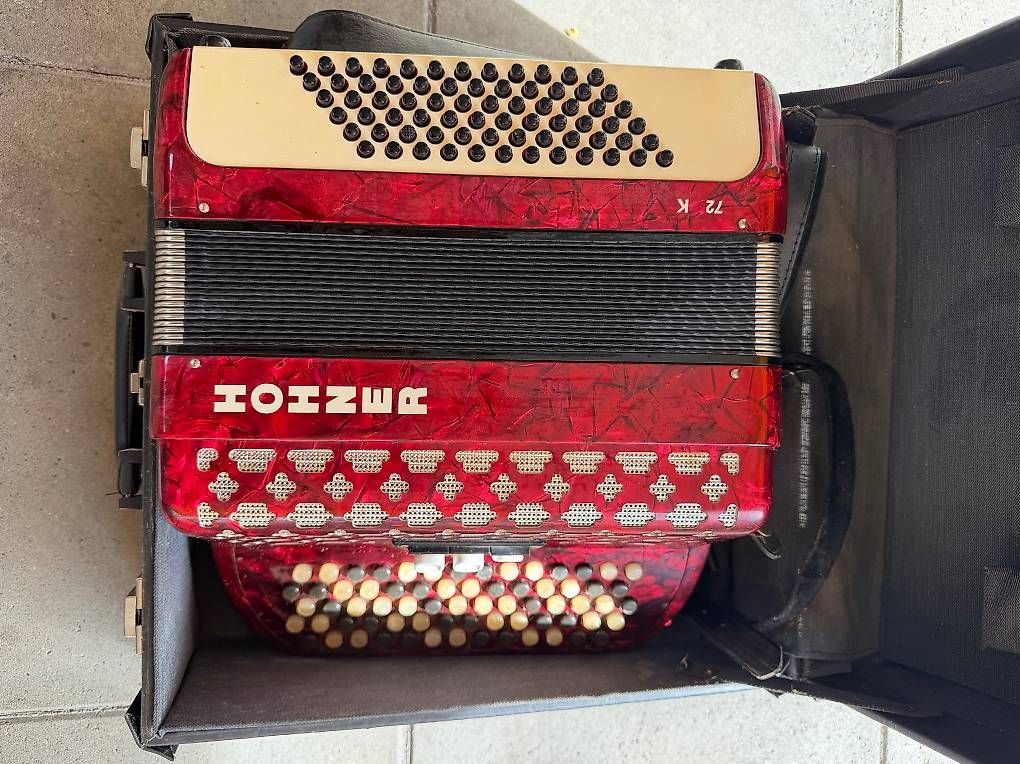 Hohner Musikinstrumente: Hohner Knopfakkordeon – Gebraucht aus Hinterkappelen von raffi810