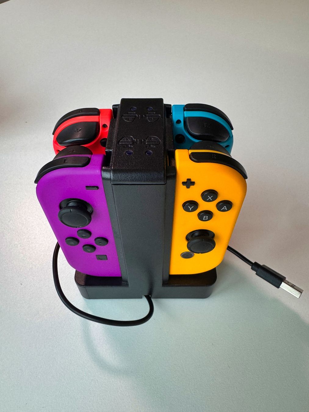 Nintendo Konsolen: Nintendo Switch (V2 Modell) + 2 Controller + Ladestation – Gebraucht aus Windisch von Rabis 4