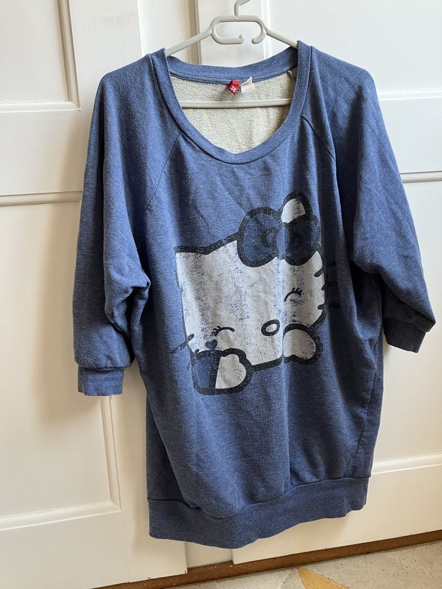 H&M Pulls & Sweat-shirts: Pull Hello Kitty H&M, Taille 38, manches 3/4, bleuté – D'occasion à St-Aubin-Sauges par Sonia-Ka 3