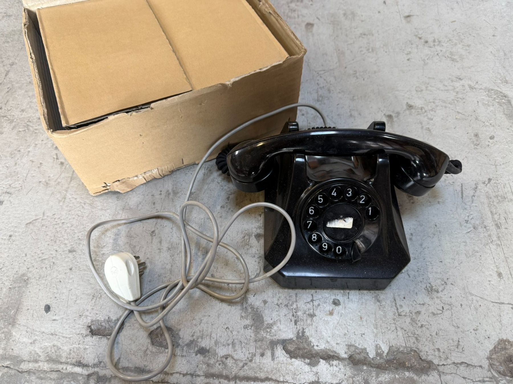 Telefoni: Telefon Zivilschutz – Usato da Tentlingen venduto da Rmirage
