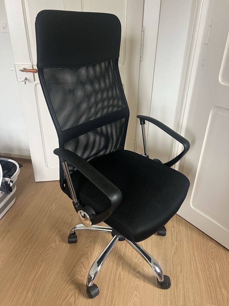 Sedie: Chaise de bureau ergonomique noir structure chromée – Difettoso da Glion venduto da tef_mfv9