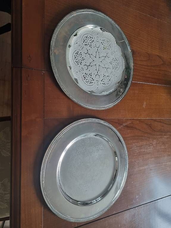 Assiettes: Sous -assiettes argenté – D'occasion à Neuchâtel par Osowiecki