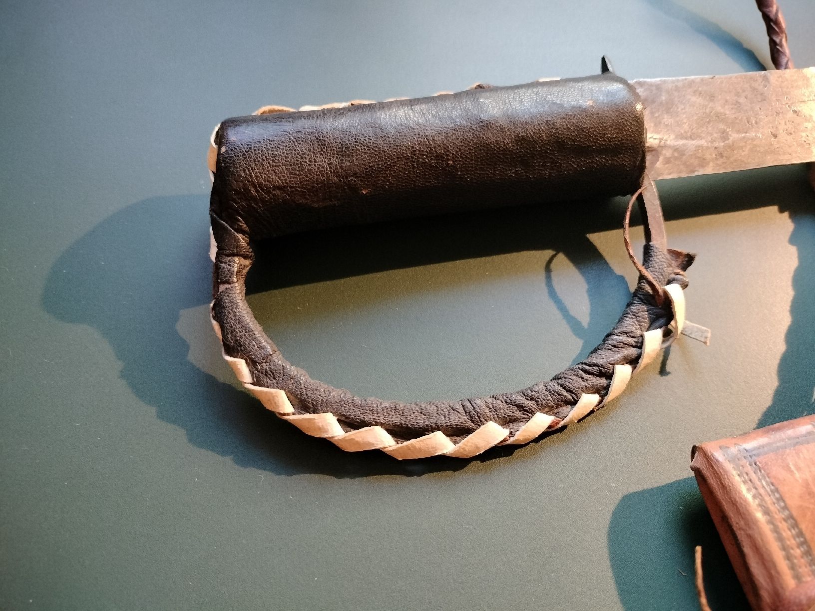 Posate: Machette + couteau africain artisanal décoré cuir – Usato da Leytron venduto da jer_gq8p 2