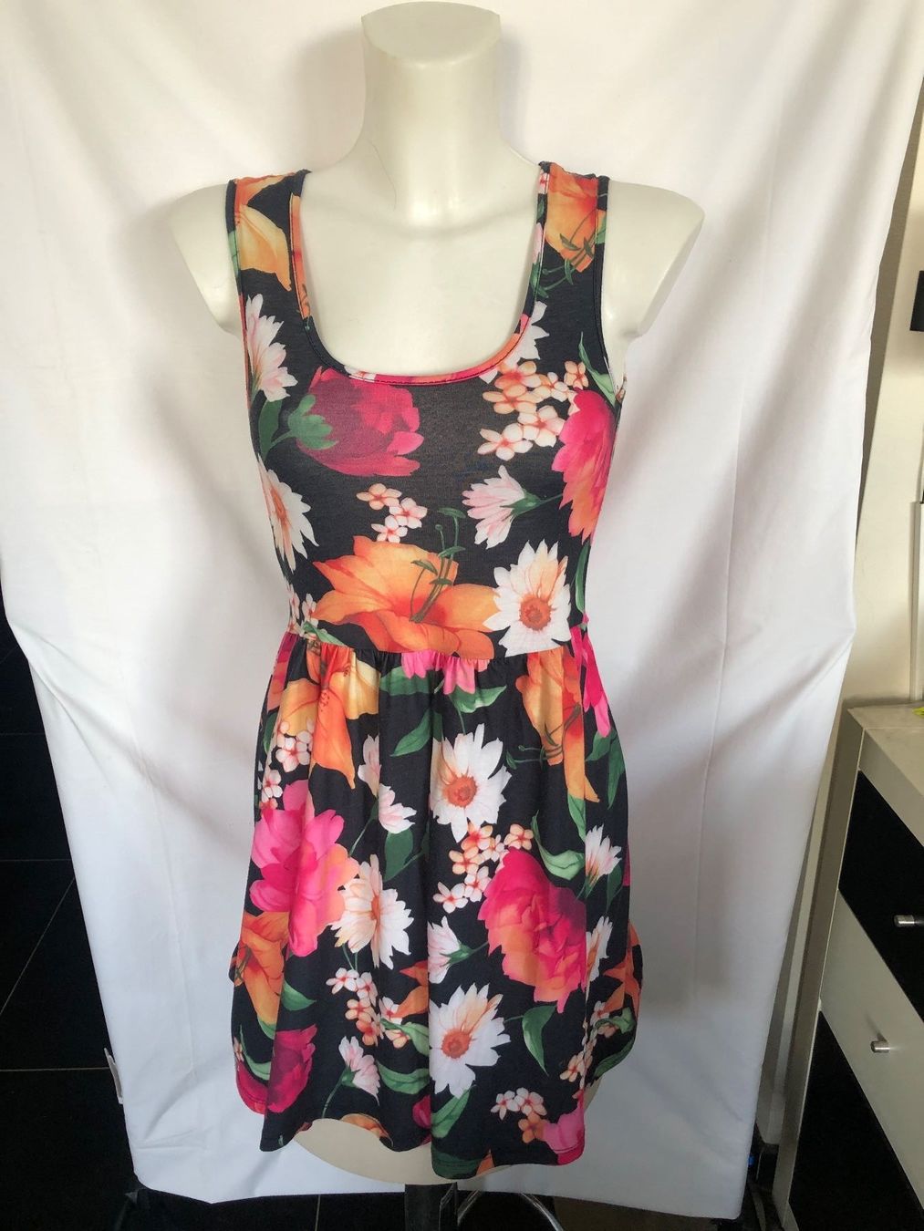 Vestiti: Robe sans manches à fleurs Atmosphere taille 34 bon état – Usato da Coppet venduto da Vanessamode