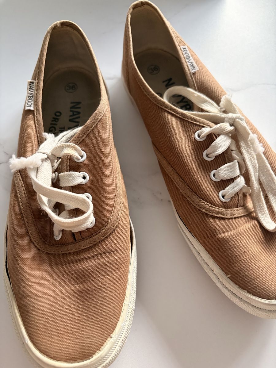 Navyboot Damenschuhe: NAVYBOOT TURNSCHUHE GR. 36 braun – Gebraucht aus Interlaken von PrincessJill