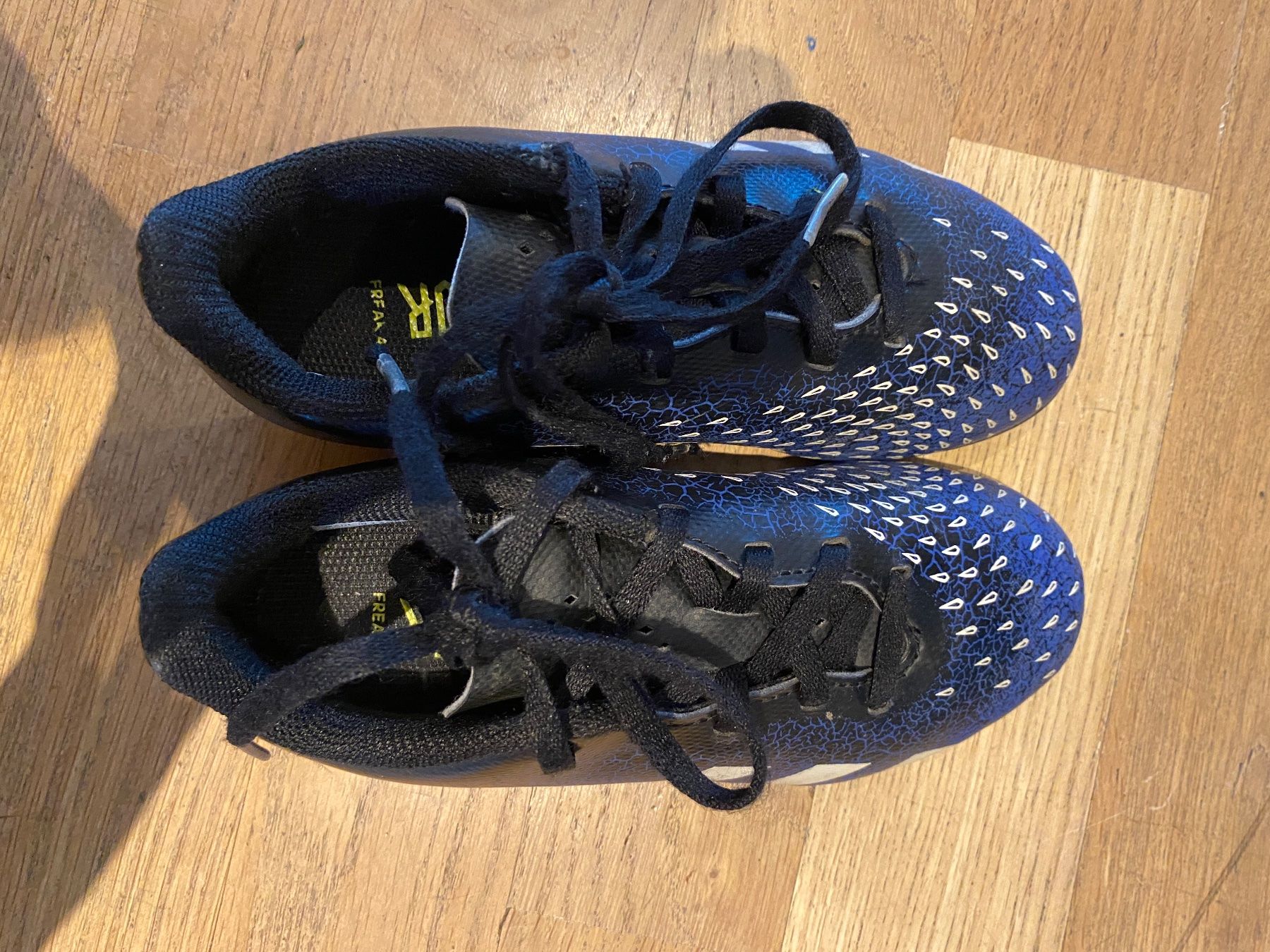 Scarpe per ragazzi: Fussballschuhe 30.5 Addidas – Usato da zug venduto da saliviolyn