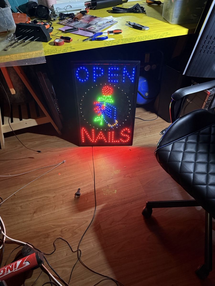 Unghie finte: LED Leuchtreklame "Open Nails", neuwertig und hell! – Usato da Birsfelden venduto da mah_6yvz