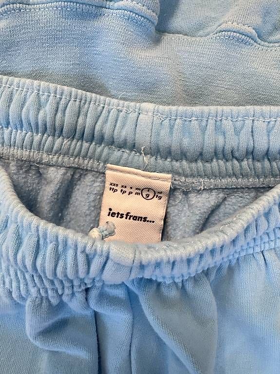 Iets Frans... Pullover & Sweatshirts: babyblue trainer set - iets frans... – Gebraucht aus Zürich von refg7 3