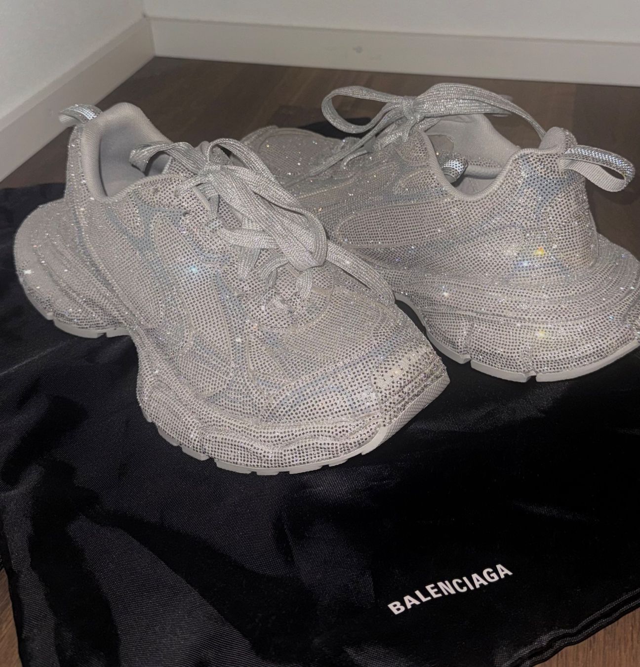 Balenciaga Scarpe da uomo: Balenciaga silver rhinestone sneakers – Usato da Spreitenbach venduto da hades448 1