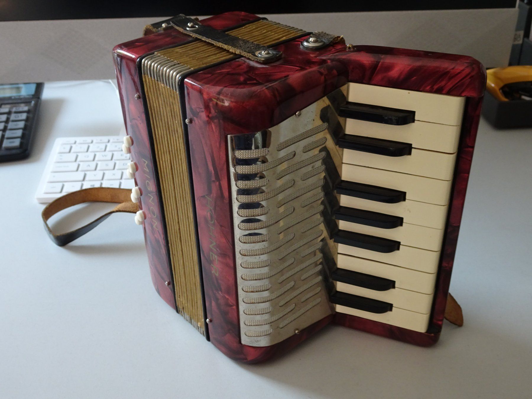 Strumenti musicali: Hohner Mignon Akkordeon Mini Handorgel Harmonika Tasten – Usato da Goldswil b. Interlaken venduto da troedlermarkt-goldsw 1