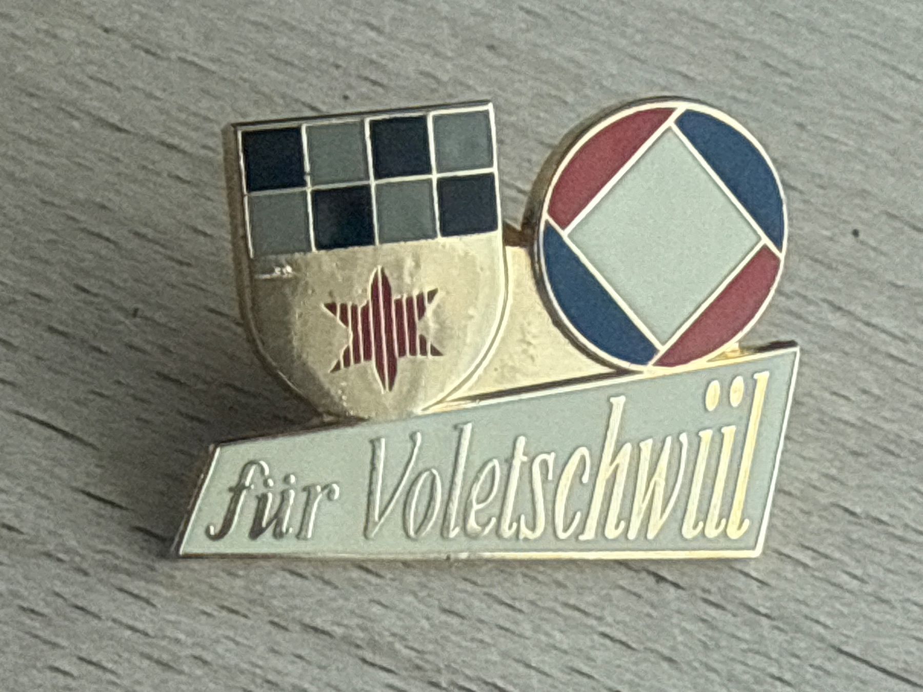 Plaketten & Abzeichen: Pin Für Voletschwiil – Gebraucht aus Glattbrugg von Schweigmatt