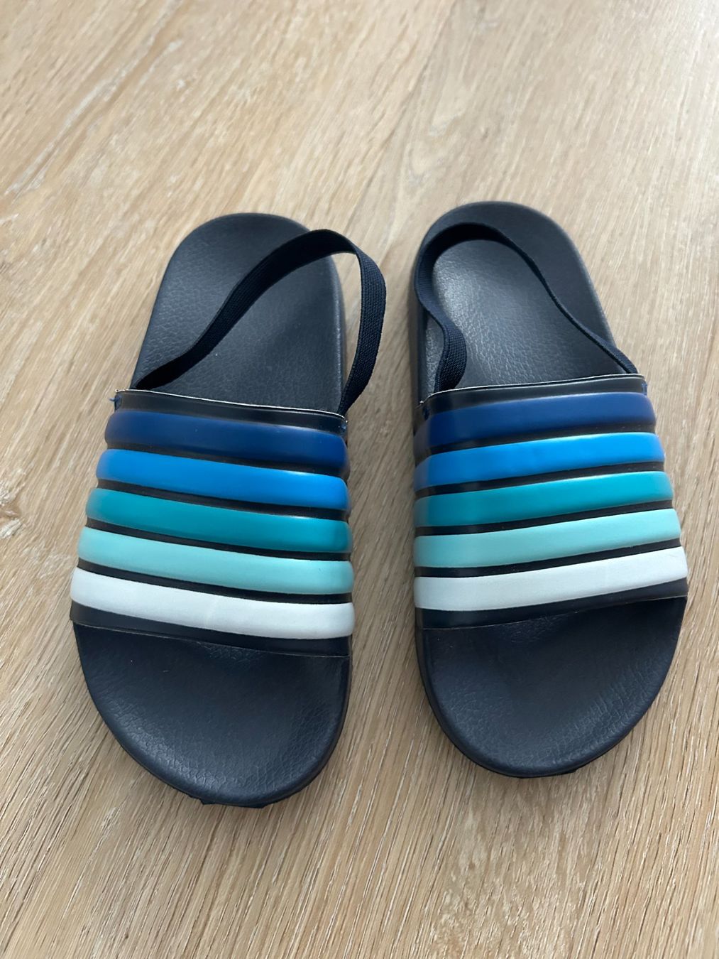 Scarpe per ragazzi: Badeschlappen Grösse 29/30 – Nuovo (secondo la descrizione) da Zumikon venduto da meter03