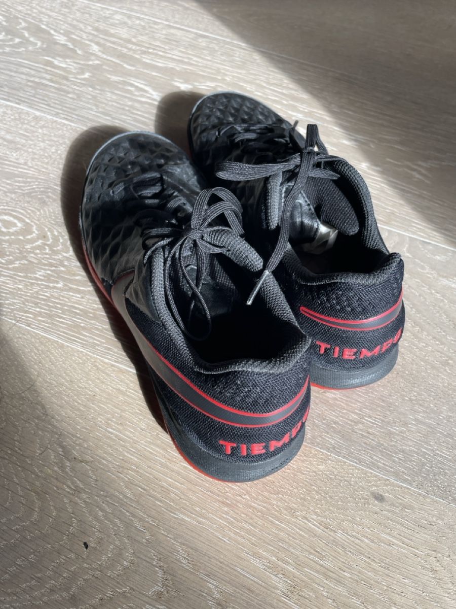 Nike Scarpe da uomo: Hallenturnschihe Nike Tiemp Gr. 41 – Usato da Zollikofen venduto da groegeli 1