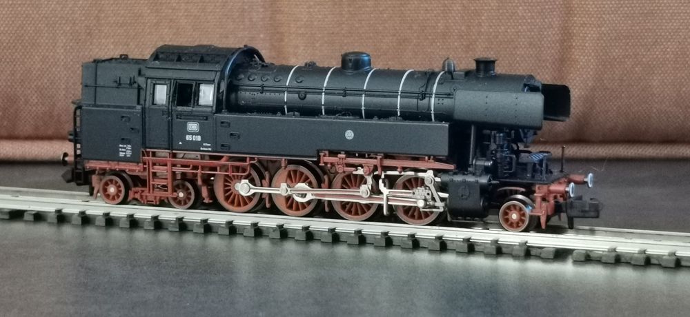 LOCOMOTORA DE VAPOR SERIE 065 DE LA DB - FLEISCHMANN - 706503 - ESCALA N