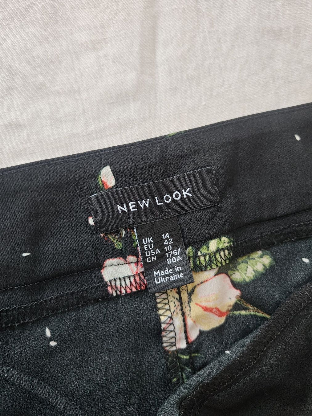 New Look Hosen: Schwarze leichte Blumenhose, Gr. L/XL – Gebraucht aus Zürich von jan_dwt5 1