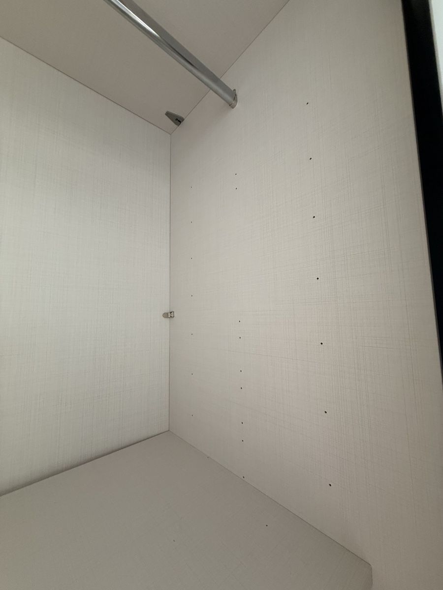 Schränke: Moderner Kleiderschrank mit Schiebetüren & Glasfront – Neu (gemäss Beschreibung) aus Lengnau BE von aya_2tvj 6