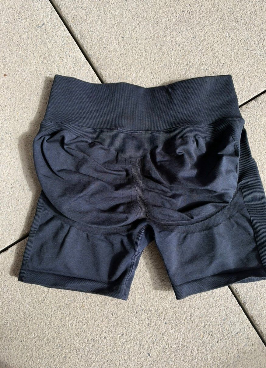 Gymshark Leggings: Short Gymshark – D'occasion à Nyon par noi_tf8q 2