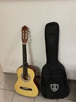 Kleine Akustikgitarre mit Tasche
