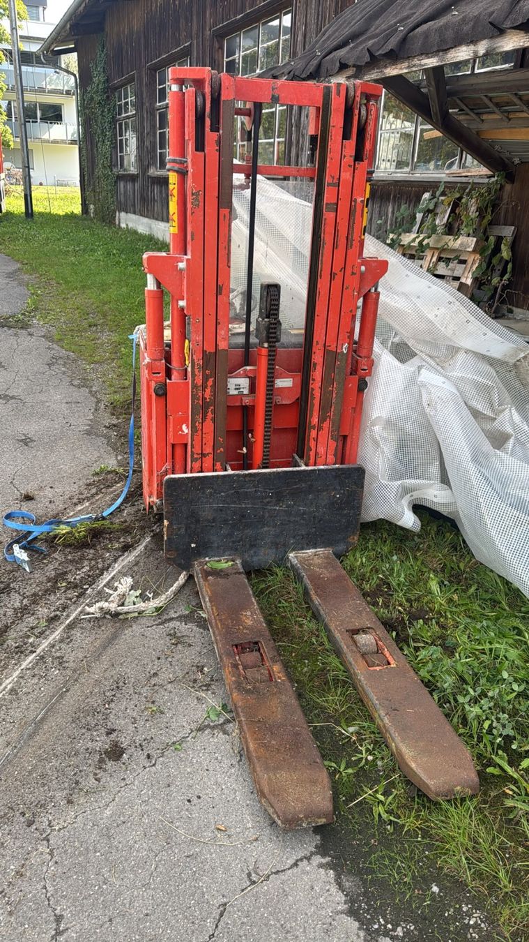 Carrelli elevatori e a forche: Elektro-Gabelstapler – Usato da Gümligen venduto da Brocki-Reimal-Stift