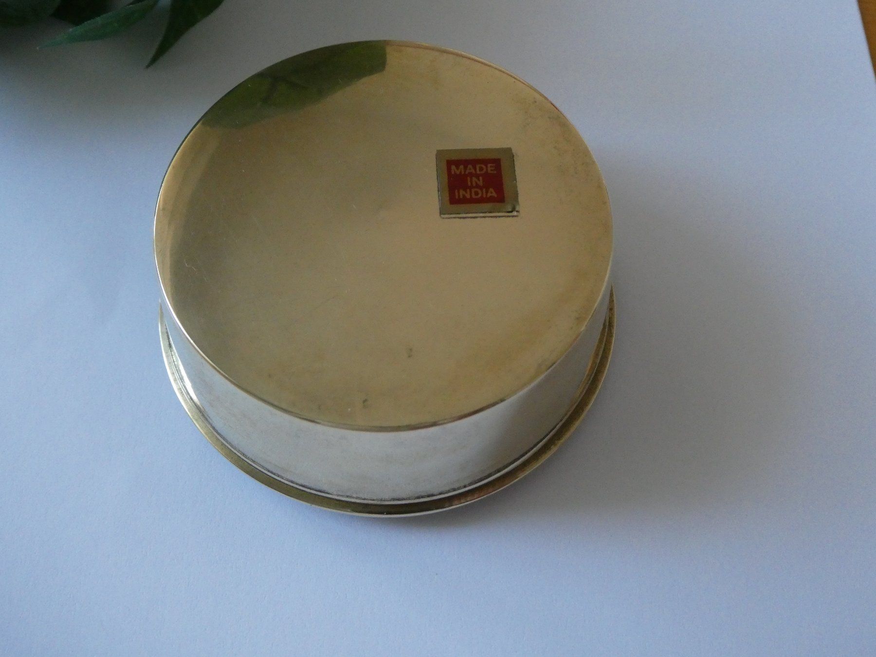 Tutte le decorazioni: Wunderschöne Cloisonné und Messing Dose mit EULE – Usato da Zürich venduto da ursinas-shop 1