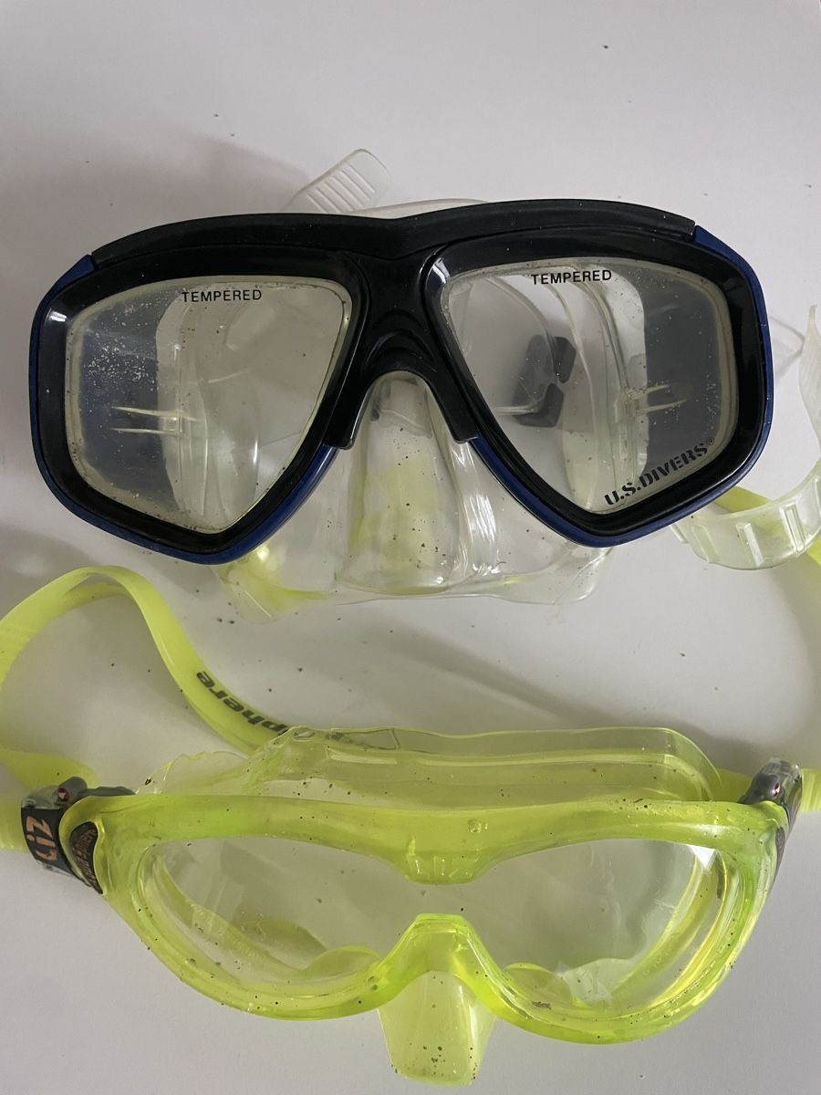Pinne, Maschere & Boccagli: Masques de plongée U.S. Divers & Aqua Sphere, lot de 2 – Usato da Lausanne venduto da LILI0125 1