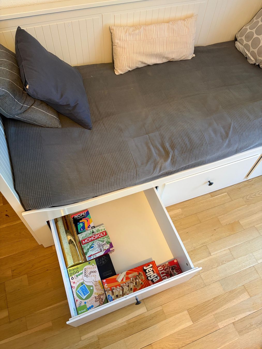 Ikea Divani: Sofa IKEA Weiss mit Schubladen – Usato da Zürich venduto da noa_8tj5 3