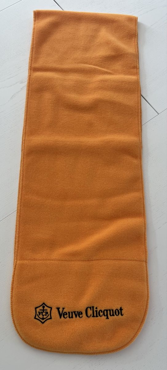 Foulards, Tücher & Schals: Originalverpackter Veuve Clicquot Schal – Neu und originalverpackt aus Hünenberg See von spartakus02 2
