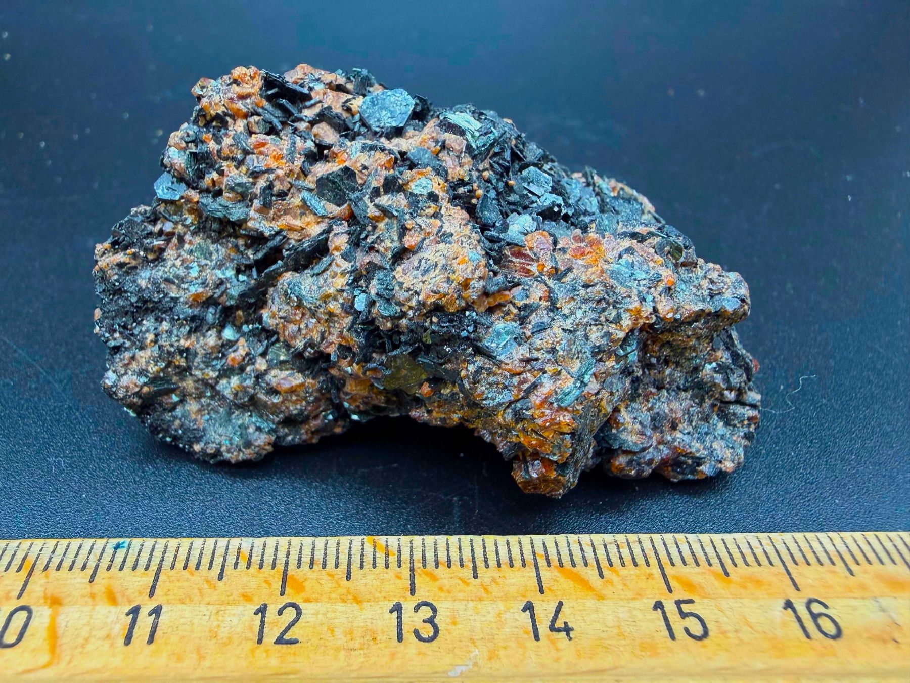 Mineralien & Heilsteine: Magnetite, Phlogopite & Garnet from Monte Somma Vesuvius – Gebraucht aus Figino von panshop 7