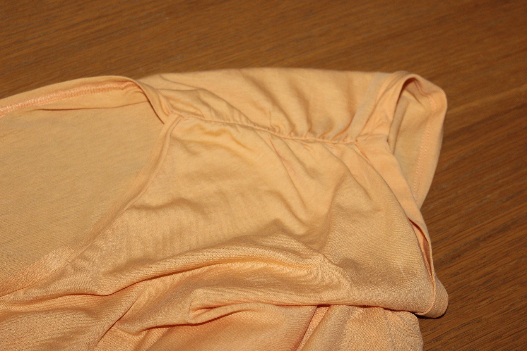 Armani T-shirts: Armani T-Shirt, Gr. M/L – D'occasion à Basel par Mila_Graf 1