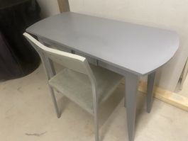 kl.Tisch mit Stuhl 106x46x75cm