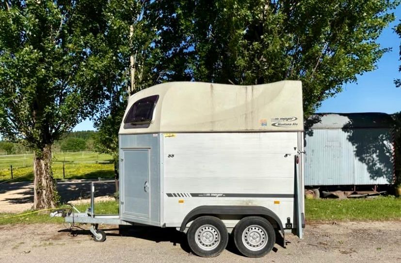 Wm Meyer Rimorchi: Van pour 2 Chevaux Meyer Montana Alu Prix à négocier – Usato da Echallens venduto da JAR69