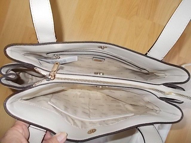 Guess Borse da donna: Neue Guess Tasche – Nuovo e nell'imballaggio originale da Chexbres venduto da indi03 1