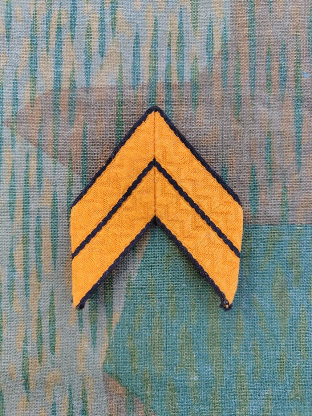 Schweizer Armee Placchette & Badge: Gradabzeichen Ord. 1949 Doppelwinkel gestickt – Usato da Bauma venduto da SwissMilitaria