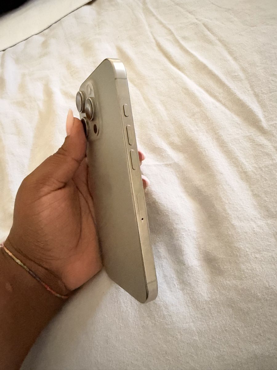 Apple Handys / Smartphones: Iphone 16pro – Gebraucht aus Bulle von tatzmont 3