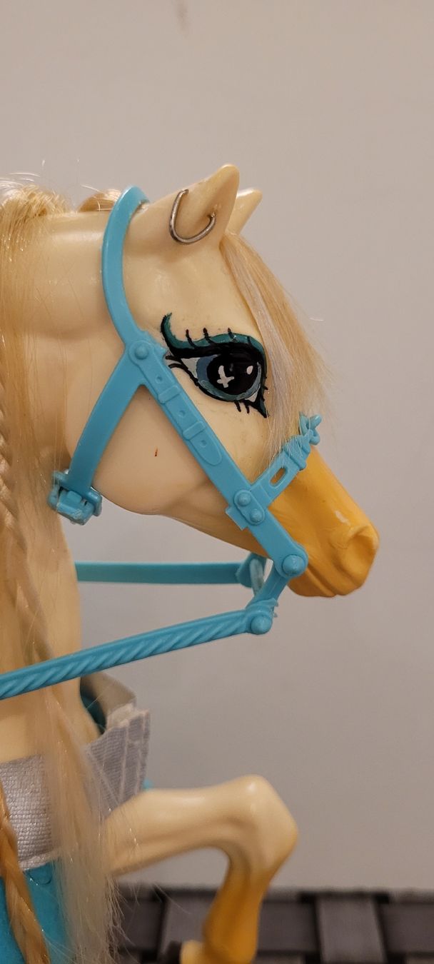 Giocattoli: Barbie Pferd Teilrepaint Unikat – Usato da Niederbuchsiten venduto da klengyel 3