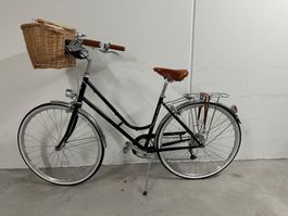 Damen Velo schwarz mit Korb und Gepäckträger gute Zustand