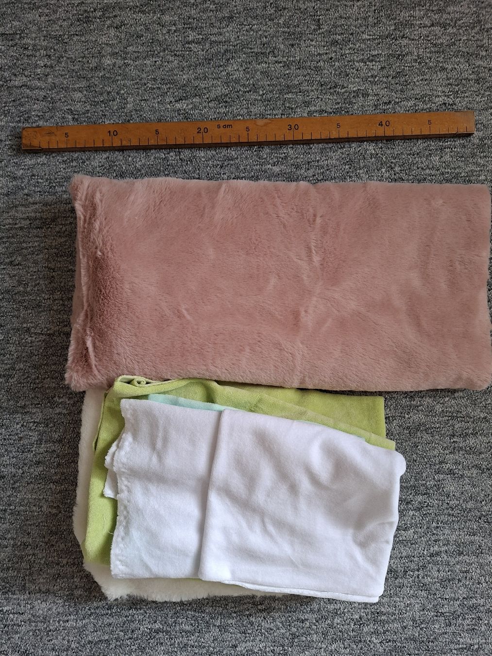 Stoffe: Plüsch Stoffreste Paket – Neu (gemäss Beschreibung) aus Remetschwil von littleredboots 3