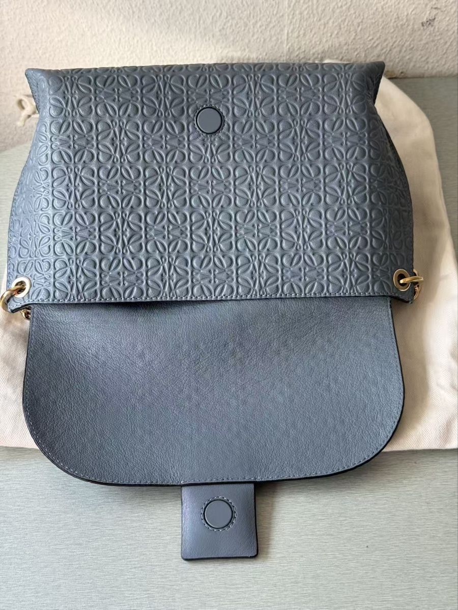 Loewe Borse da donna: Ledertasche Loewe Grau Damen  Tasche  – Usato da Zürich venduto da yag_5xzd 5
