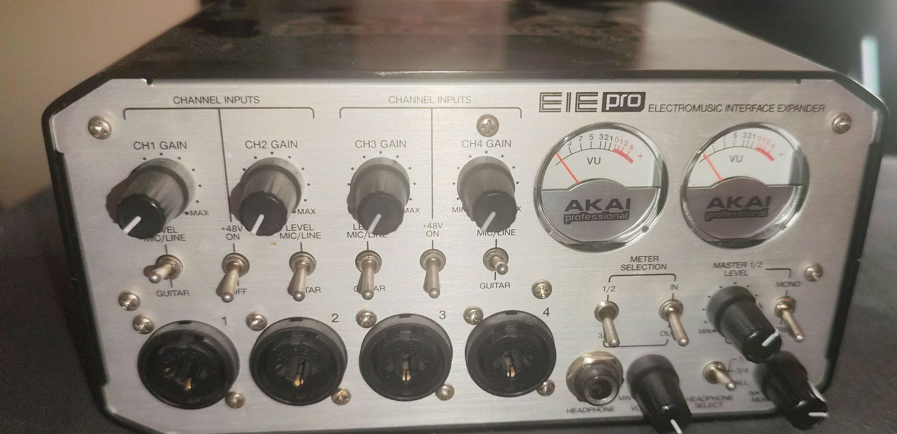 Akai Attrezzatura per studi di registrazione: AKAI EIE PRO Audio Interface gebraucht – Usato da Maisprach venduto da derVersteigerer