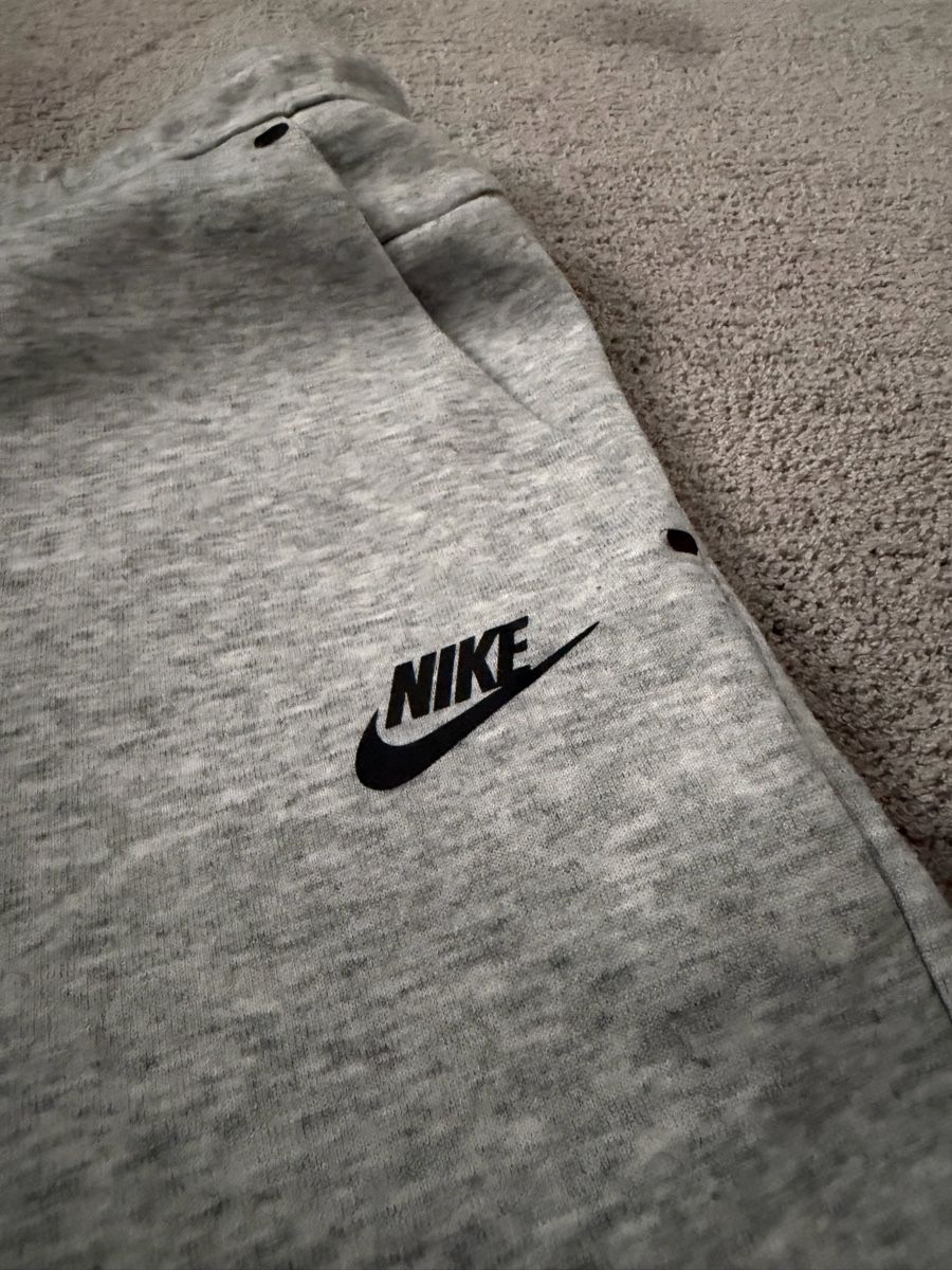 Nike Pantaloni: Nike Tech Fleece Shorts – Nuovo (secondo la descrizione) da Zürich venduto da pab_7gfs 2