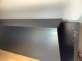 Schwarzes Kopfteil mit Auszugskorb