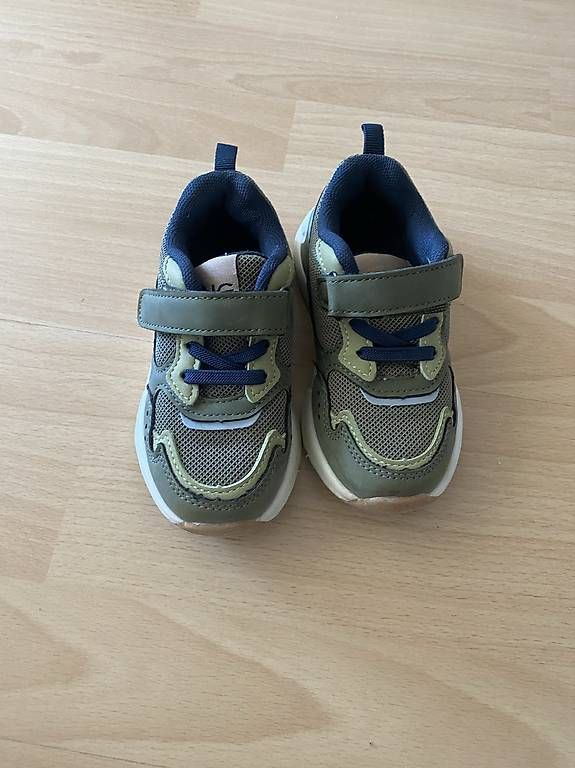 Schuhe für Jungen: Schuhe 23  – Gebraucht aus Zürich von ER-