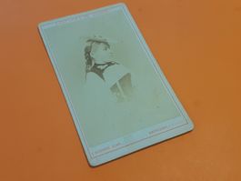 SCHWIIZER FOLKLORE DAZUMAL -JUNGI FRAU -BäRNER TRACHT -1873