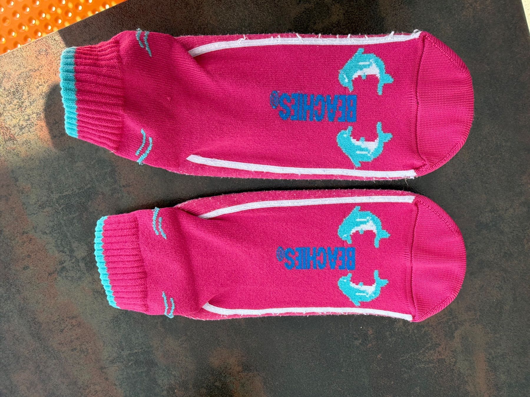 Calze per bambini: Socken rosa mit Delfinen Grösse 34/35 – Usato da Rupperswil venduto da ConradD