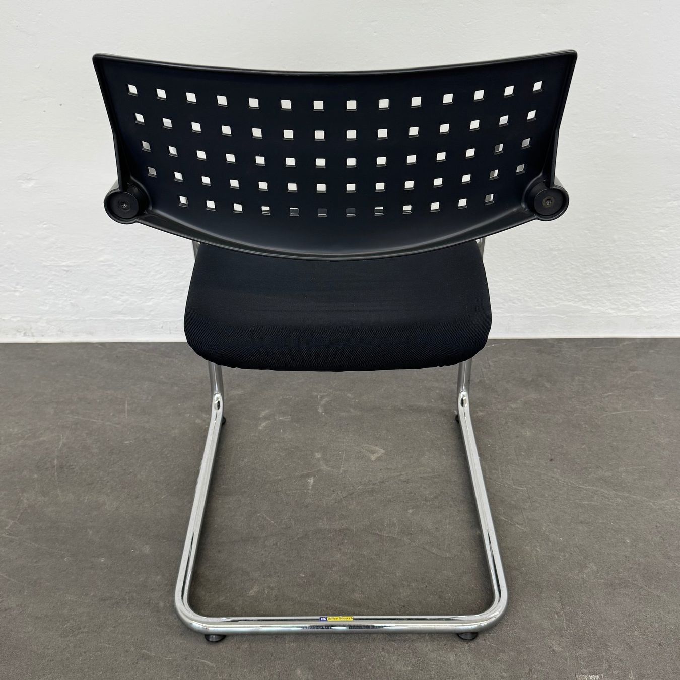 Vitra Sedie: Vitra Visavis Freischwinger - Schwarz-Chrom – Usato da Schönenwerd venduto da mcofficeshop 4